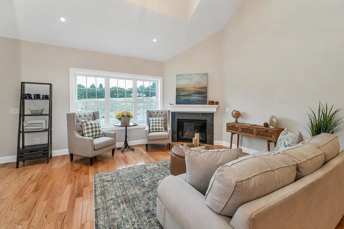 4 bed, 3.0 bath, 2300 sqft, $3,200 — Photo 3