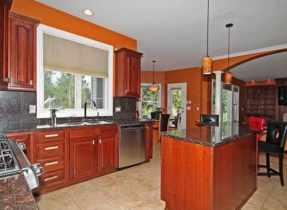 5th image of 484 Thyme Dr