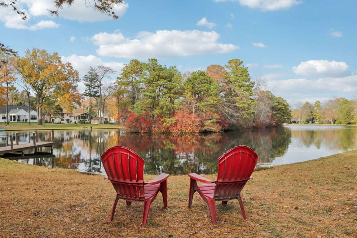 Oakwood Dr-S0611-039.jpg