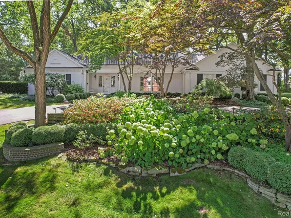4154 Nearbrook Rd, Bloomfield Hills, MI 48302