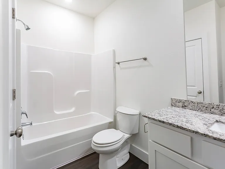 The Lakewood House Apartments — Photo 20