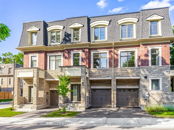 209 Wyndham St, Mississauga, ON L5M 1N5