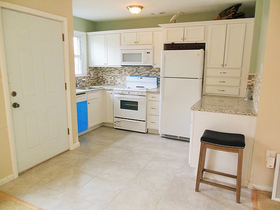 gorgeous maple cabinets