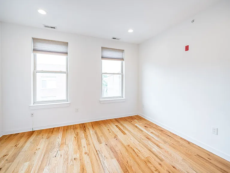 1642 N Marshall Street — Photo 9