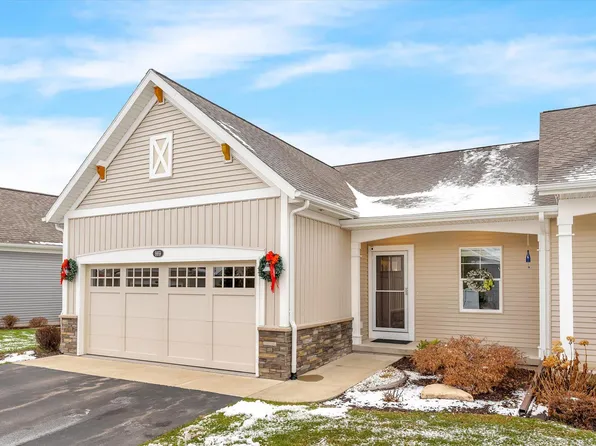869 S Center Park Dr #18, Byron Center, MI 49315