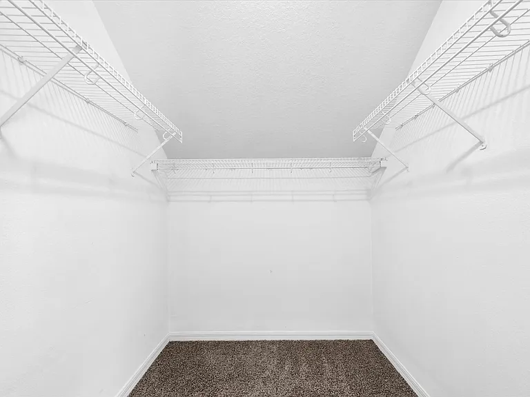 10825 Newbridge Dr — Photo 29