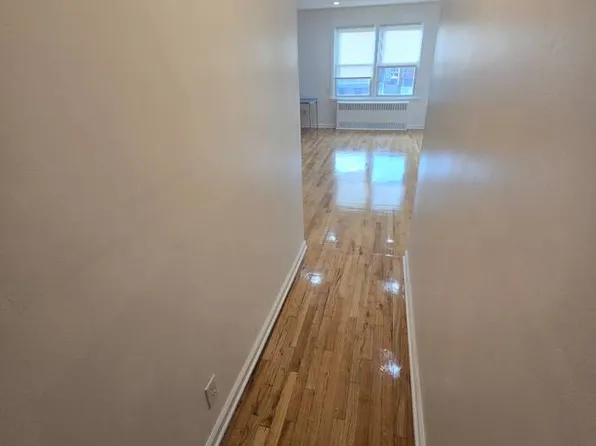 333 East 53rd Street image 16 of 17