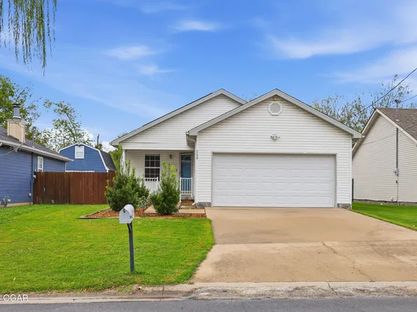 208 N McCoy Ave, Joplin, MO 64801