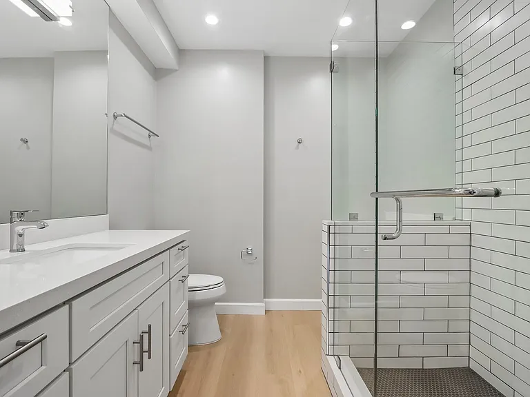 116 N Wetherly Dr — Photo 26