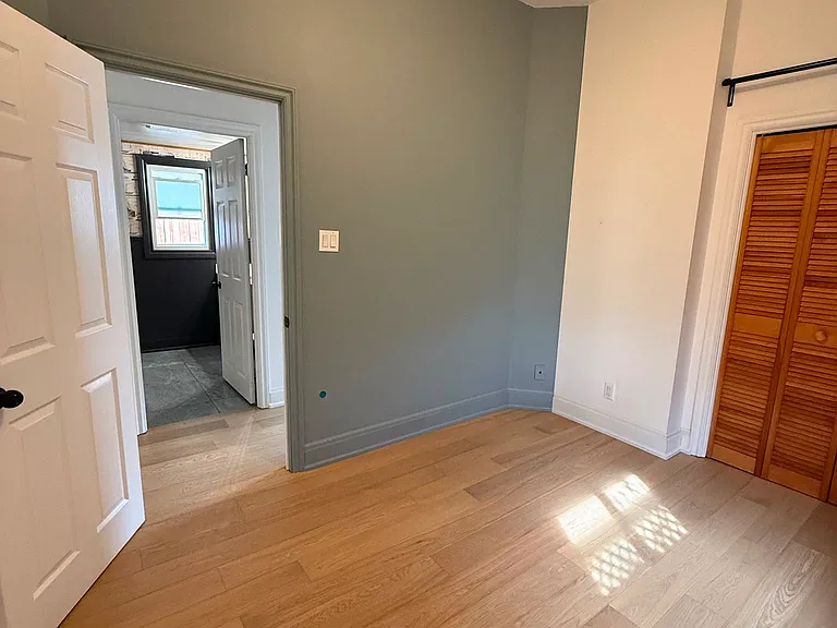 121 Paisley Blvd E — Photo 24