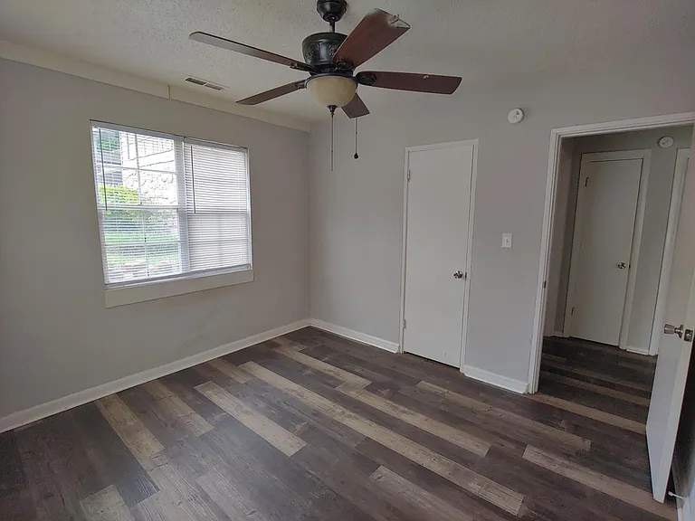 408 Willow Dr — Photo 7