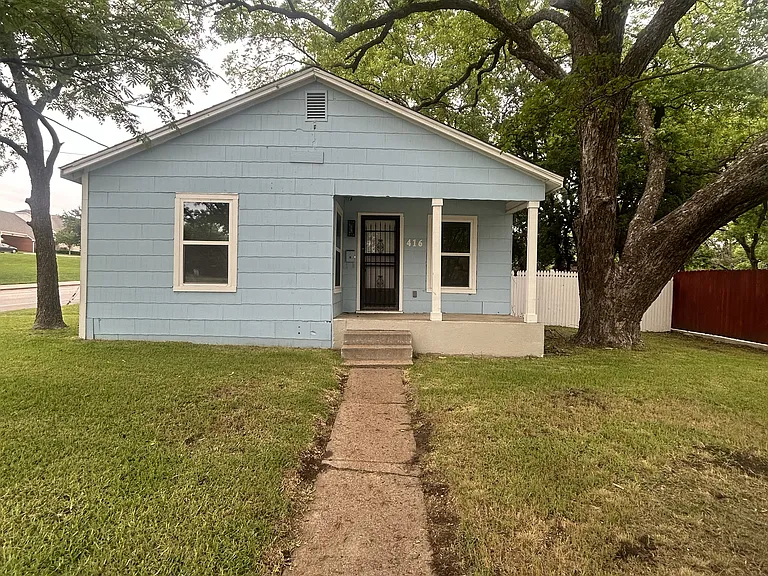 416 W Russell St — Photo 1
