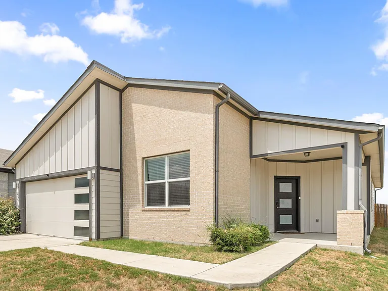 4712 Canongate Dr — Photo 2