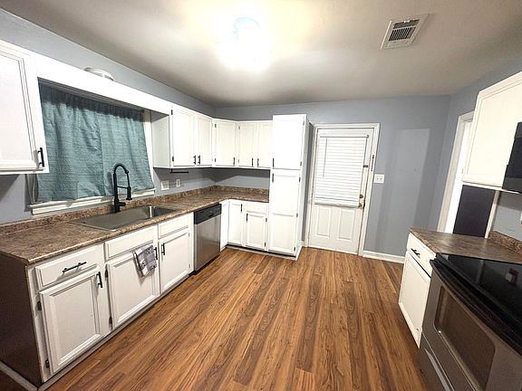 5th image of 611 Maureen Ln