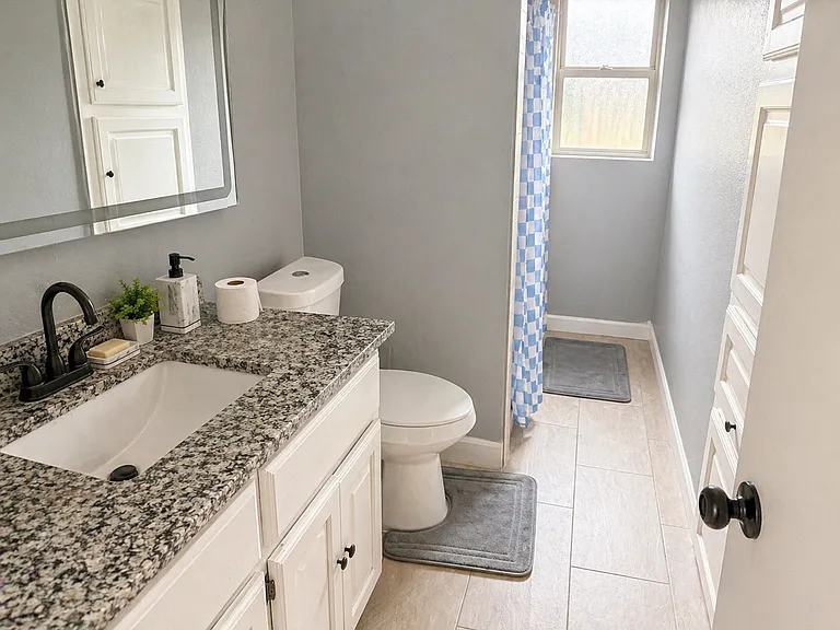 812 Irwin Dr — Photo 12