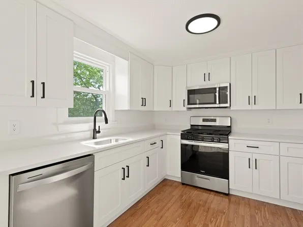 126 Willard St APT D, Lowell, MA 01850