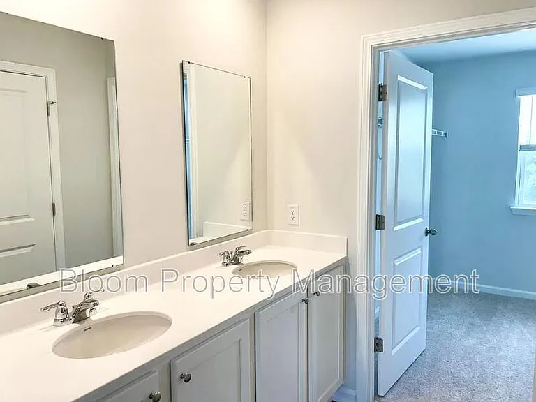 825 Kirby Ct — Photo 9