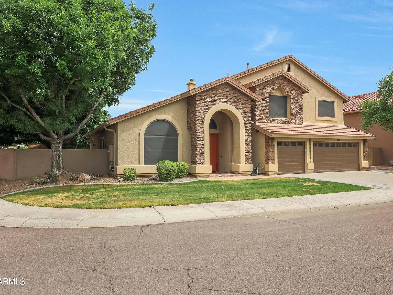 4 bed, 2.5 bath, 3314 sqft, $5,095 — Photo 3