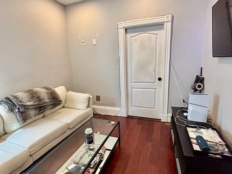 15 Hecla St #1 — Photo 3