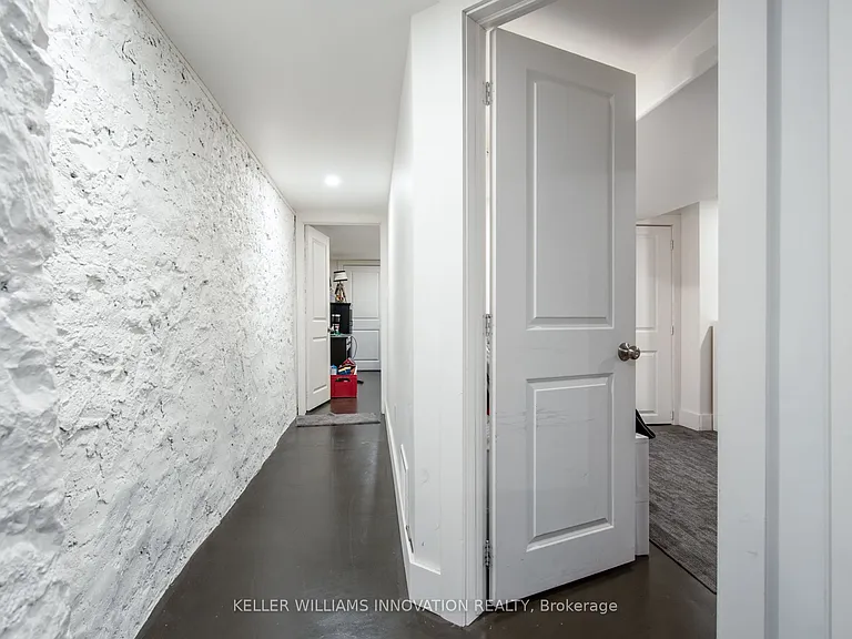 70 Waterloo Ave #B — Photo 16