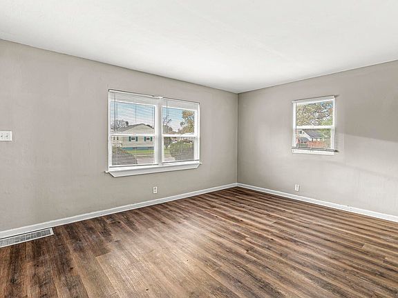 4th image of 110 N Gladstone Ave