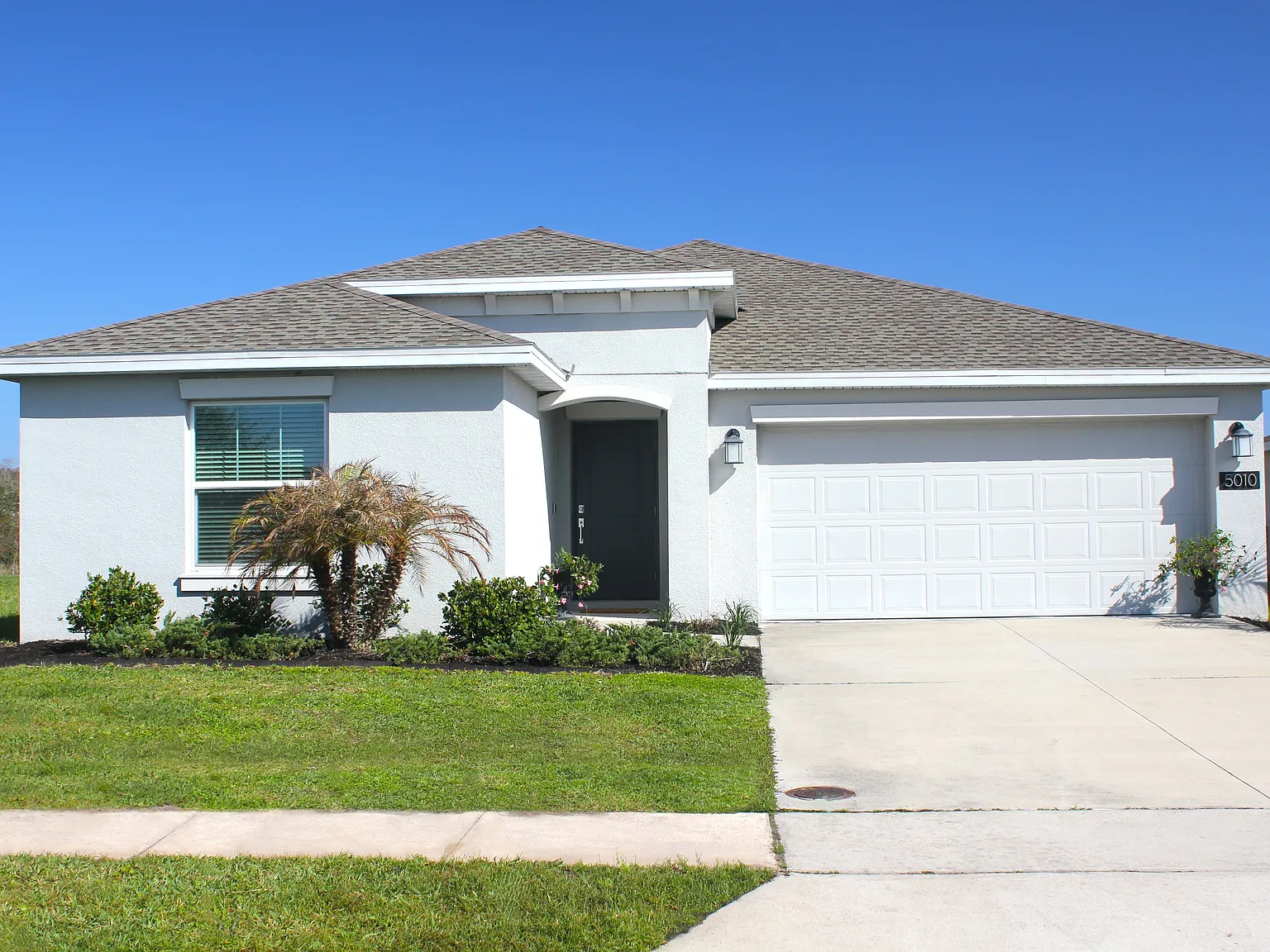 4 bed, 1936 sqft, $2,400 — Photo 1