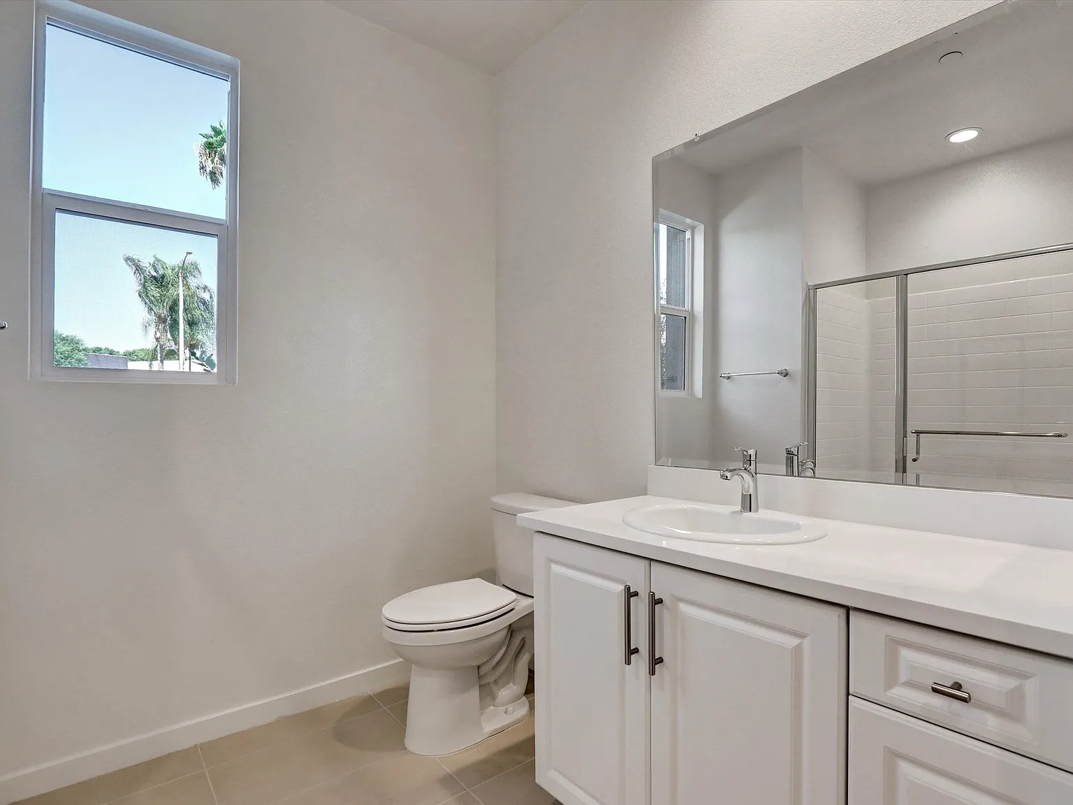 4 bed, 1643 sqft, $4,650 — Photo 3