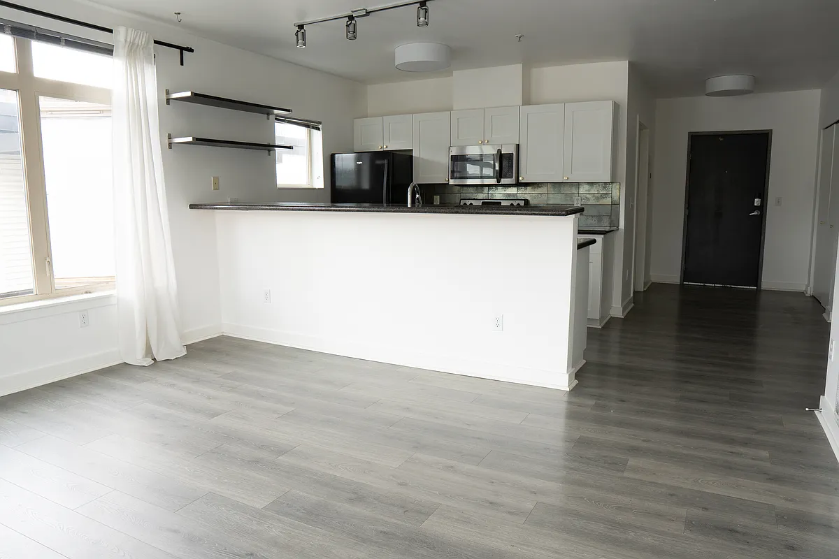 Building Photo - 1620 Belmont Ave #631