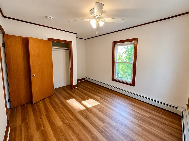 2nd bedroom with closet