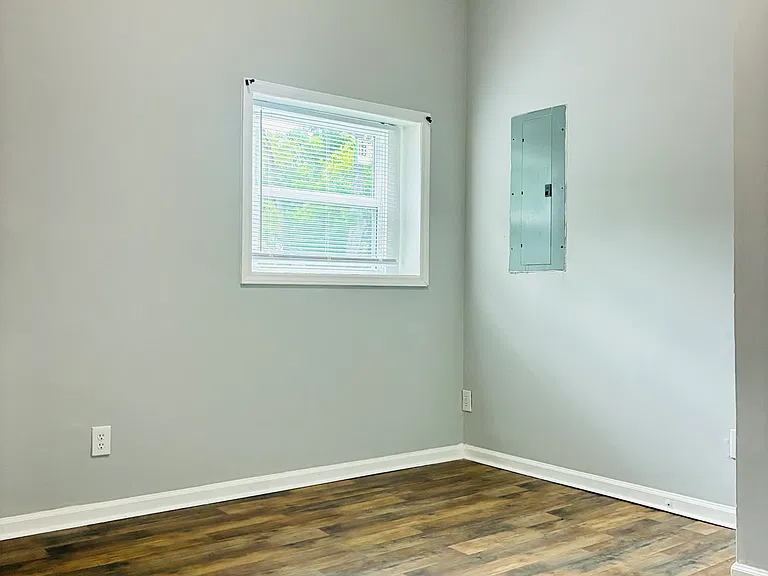 401 S Gray St — Photo 13