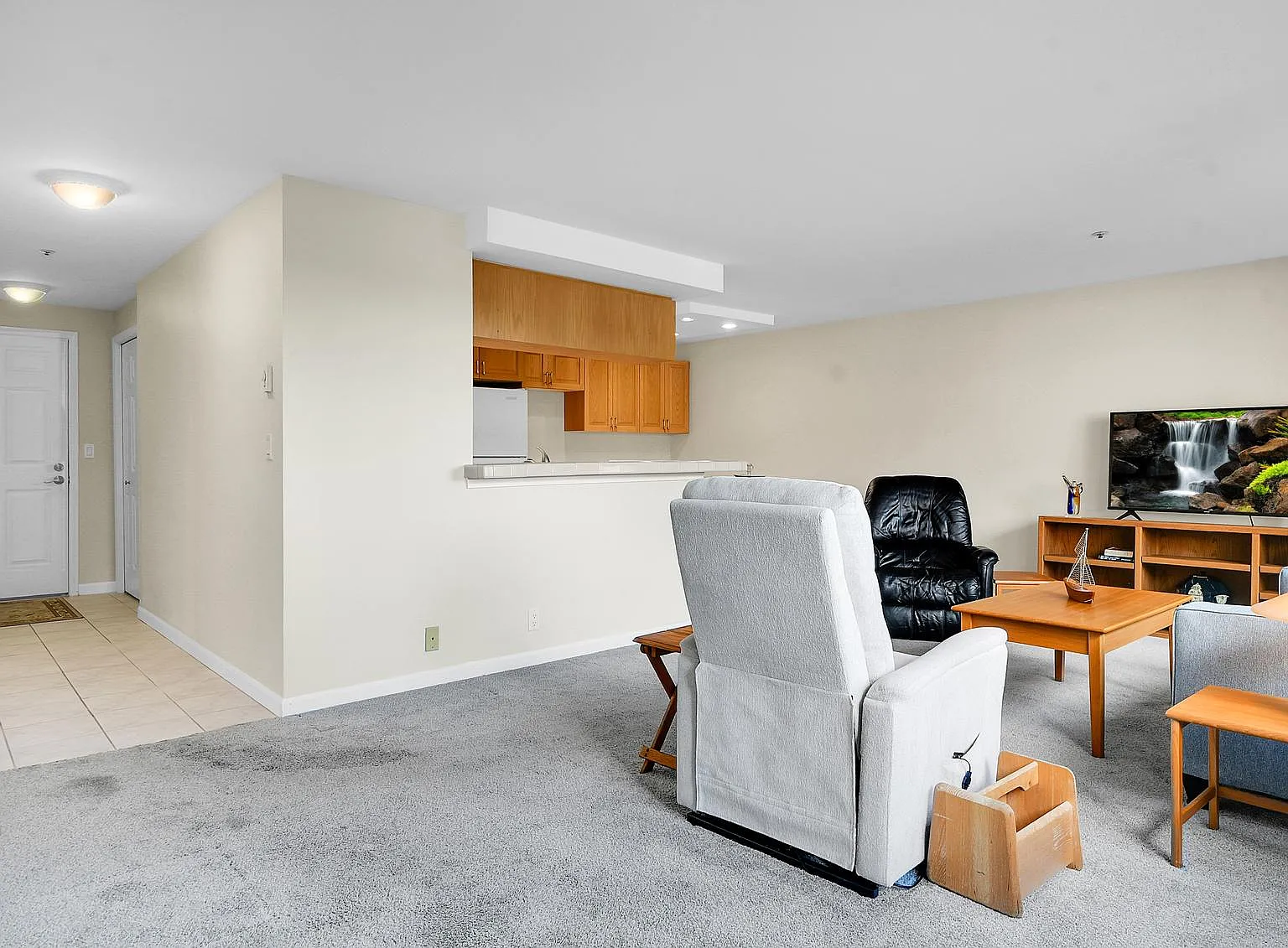 2 bed, 1102 sqft, $2,100 — Photo 1