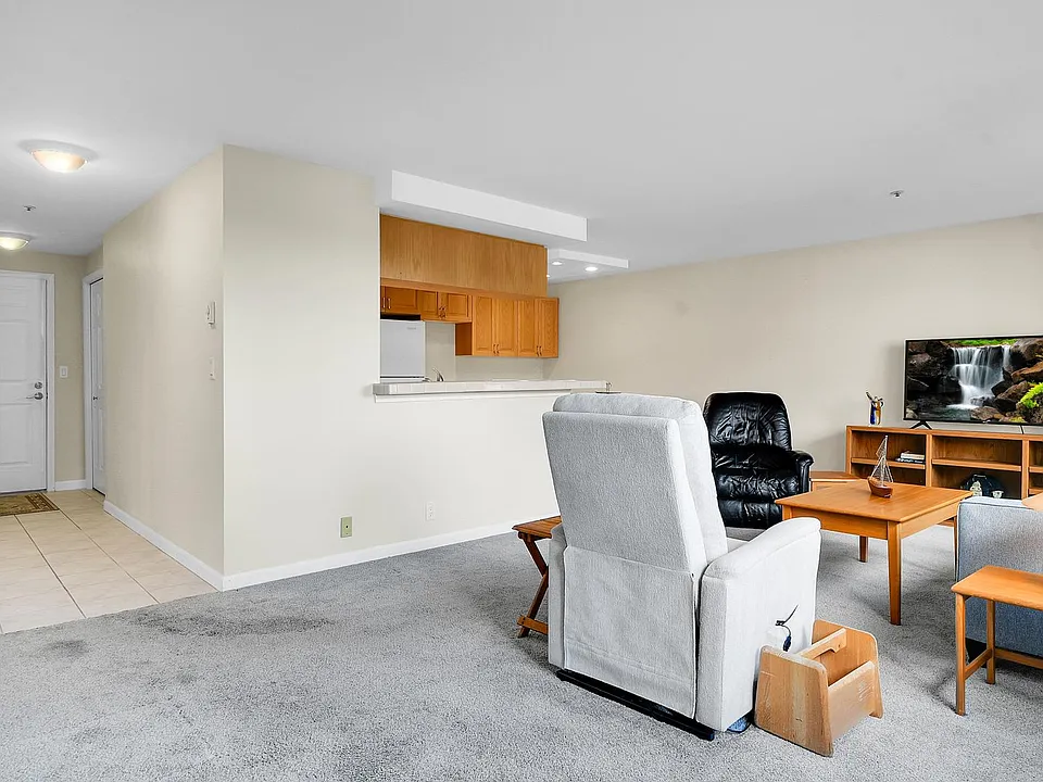 8260 53rd Ave W #207
