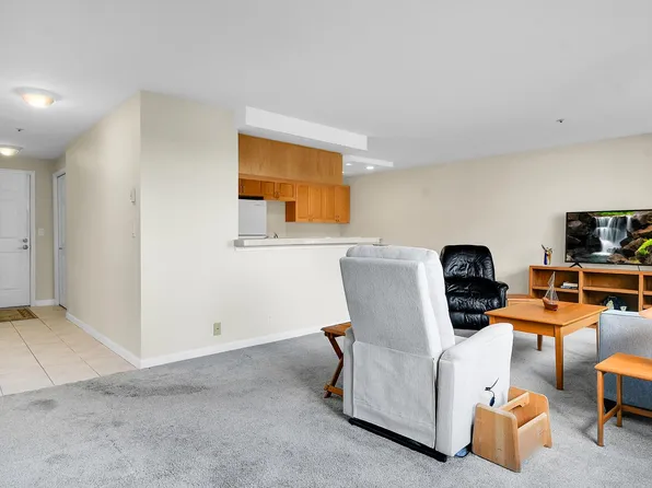 8260 53rd Ave W Unit 207, Mukilteo, WA 98275