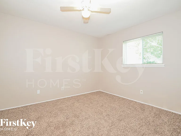 4906 Stagecoach Ln — Photo 9