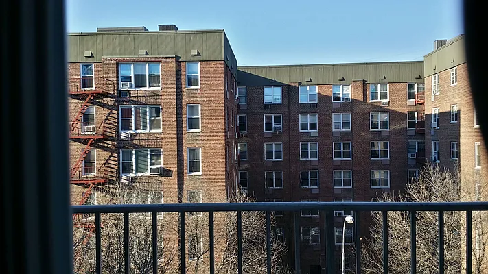 Rented by Realty Queens LLC | media 8