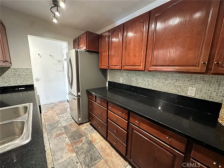 1222 N Olive Dr — Photo 12