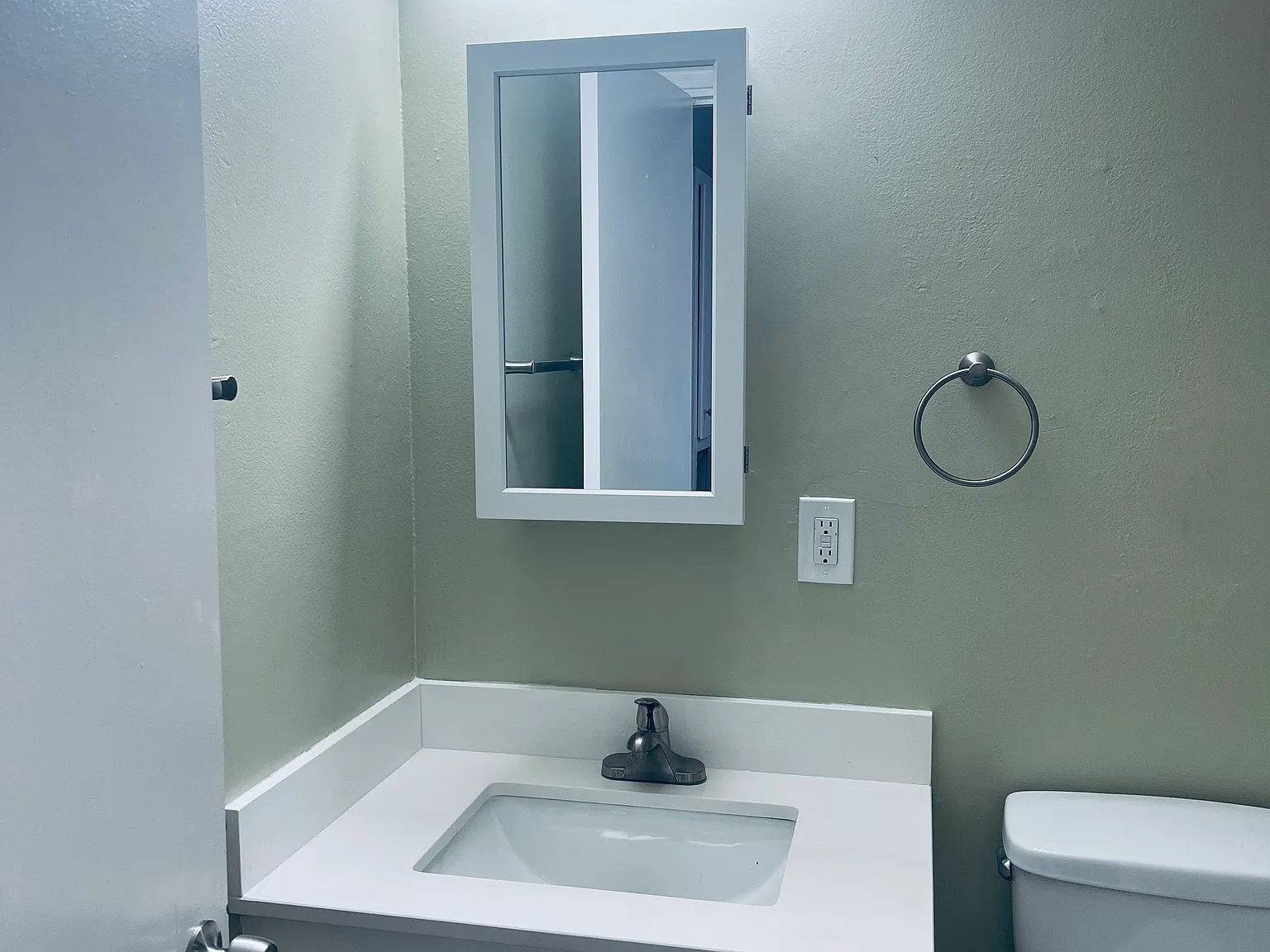 3 bed, 1.5 bath, 1000 sqft, $2,295 — Photo 2
