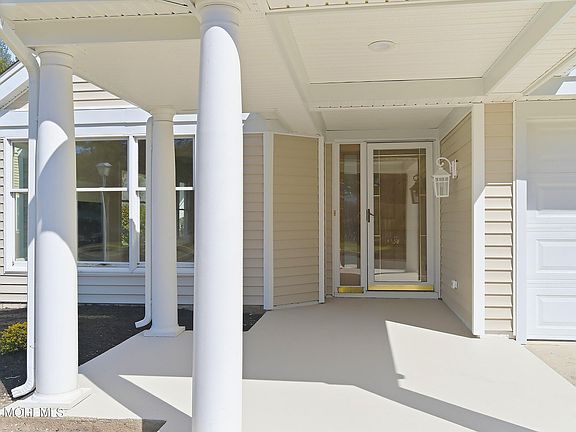 3rd image of 407 Kingsridge Road