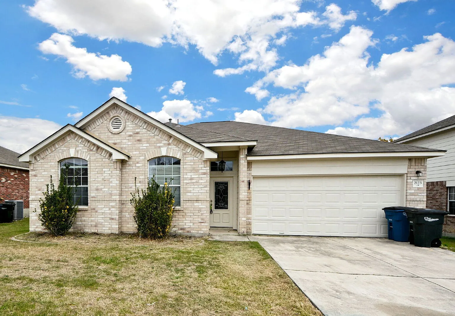 3 bed, 2.0 bath, 2029 sqft, $1,825 — Photo 1