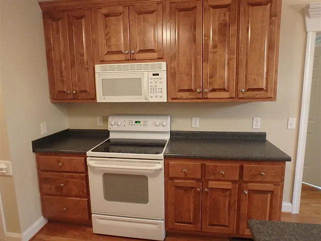 166 Moonlight Dr — Photo 2