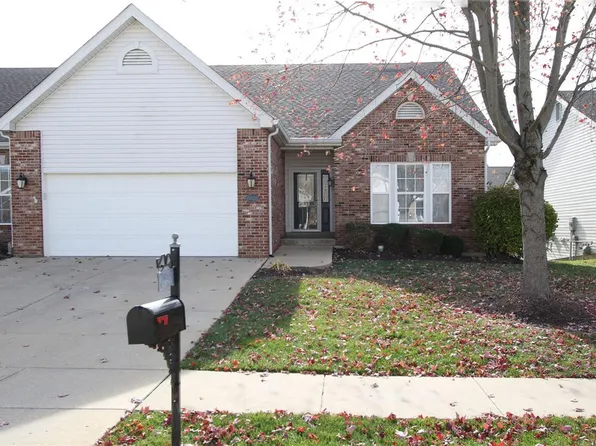 6826 Kensington Dr, Maryville, IL 62062