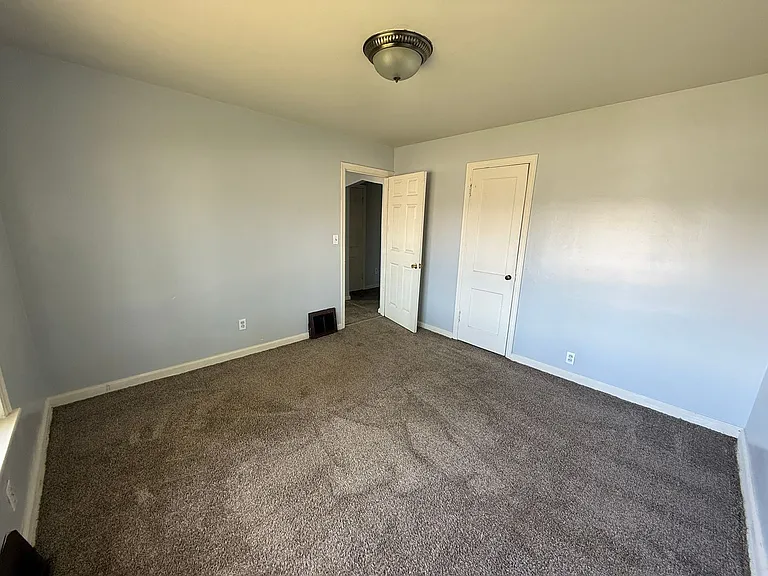 2124 Lansing Ave — Photo 11