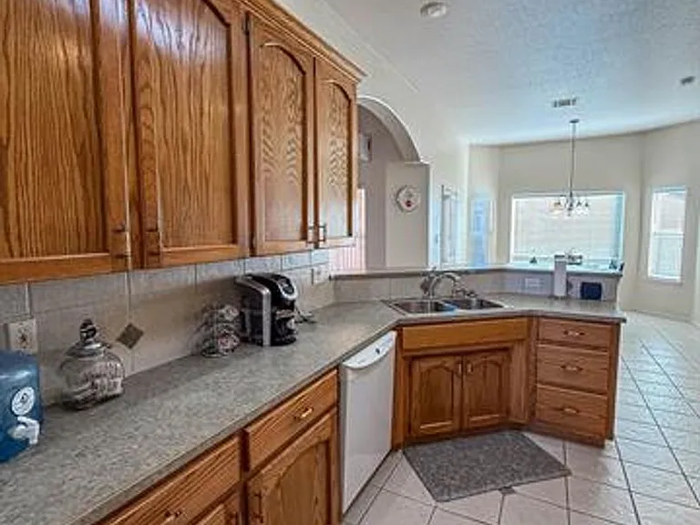 2409 Saguaro Loop — Photo 34