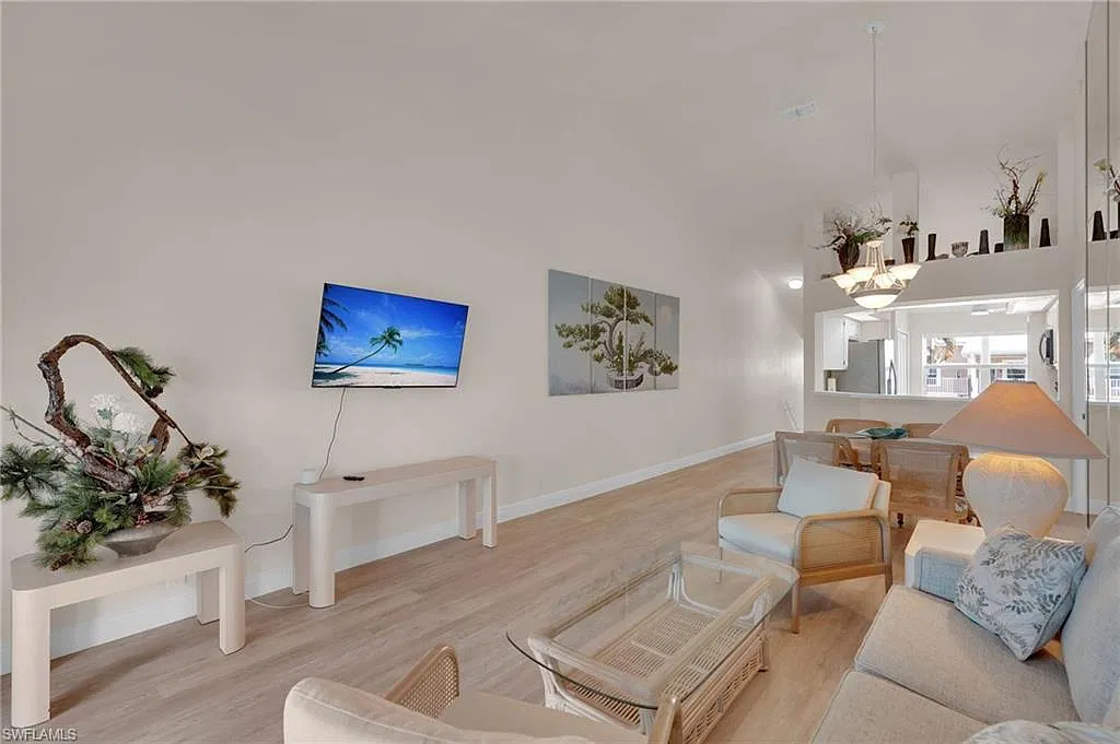 2 bed, 2.0 bath, 1204 sqft, $3,500 — Photo 3