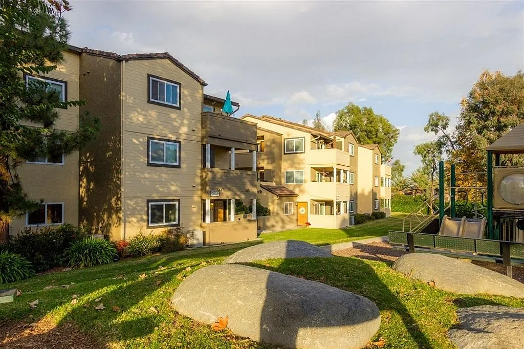 2 bed, 900 sqft, $2,850 — Photo 1