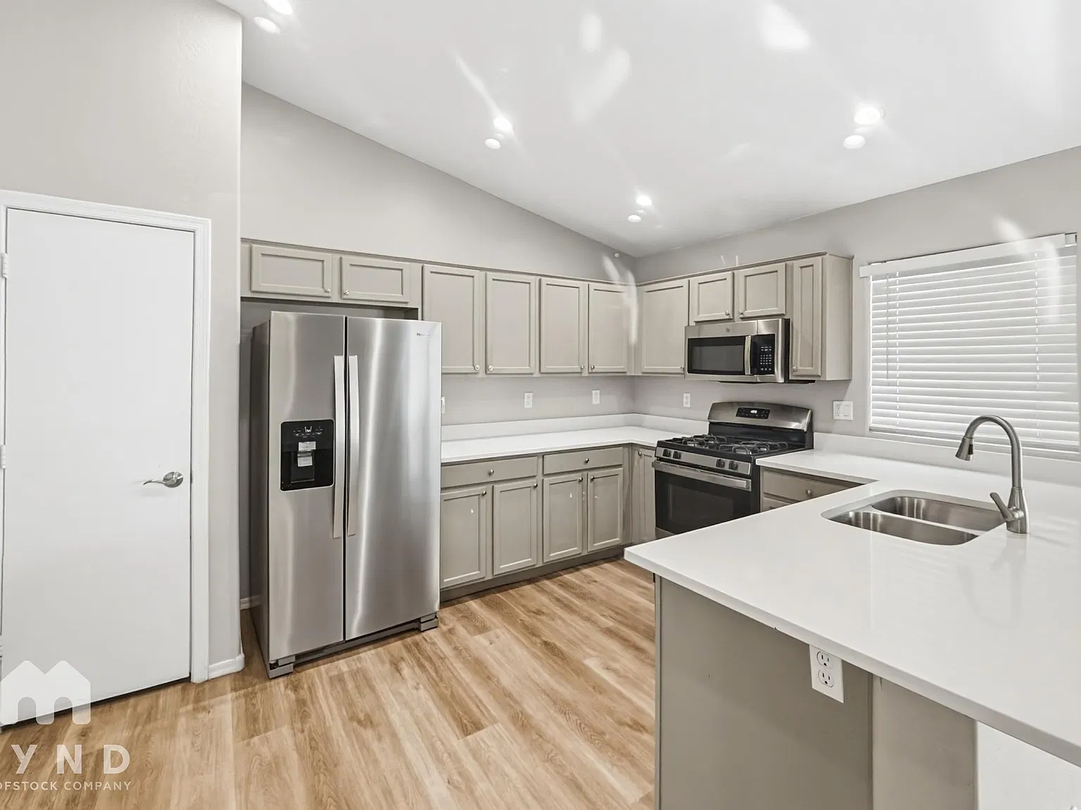 4 bed, 2.0 bath, 1628 sqft, $2,115 — Photo 4