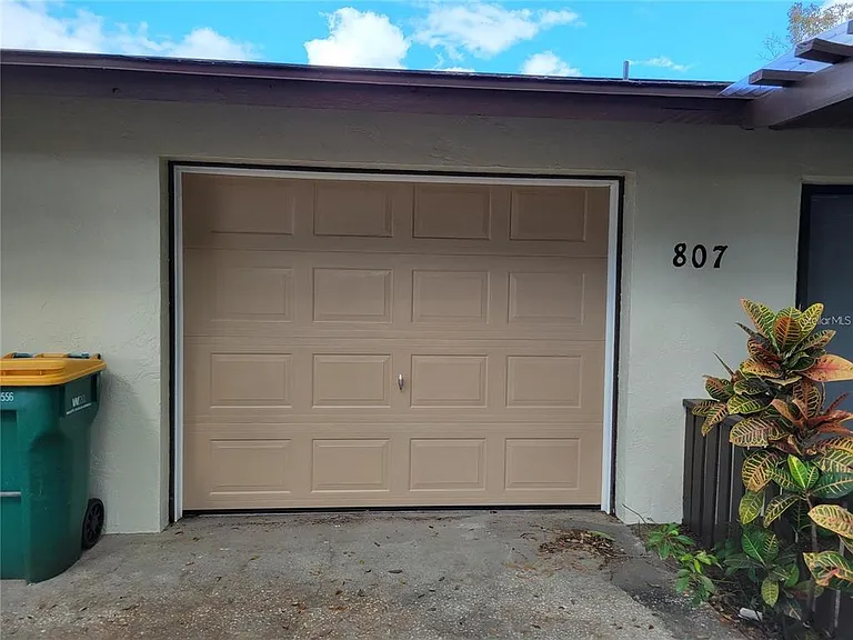 807 McLain Ct — Photo 37