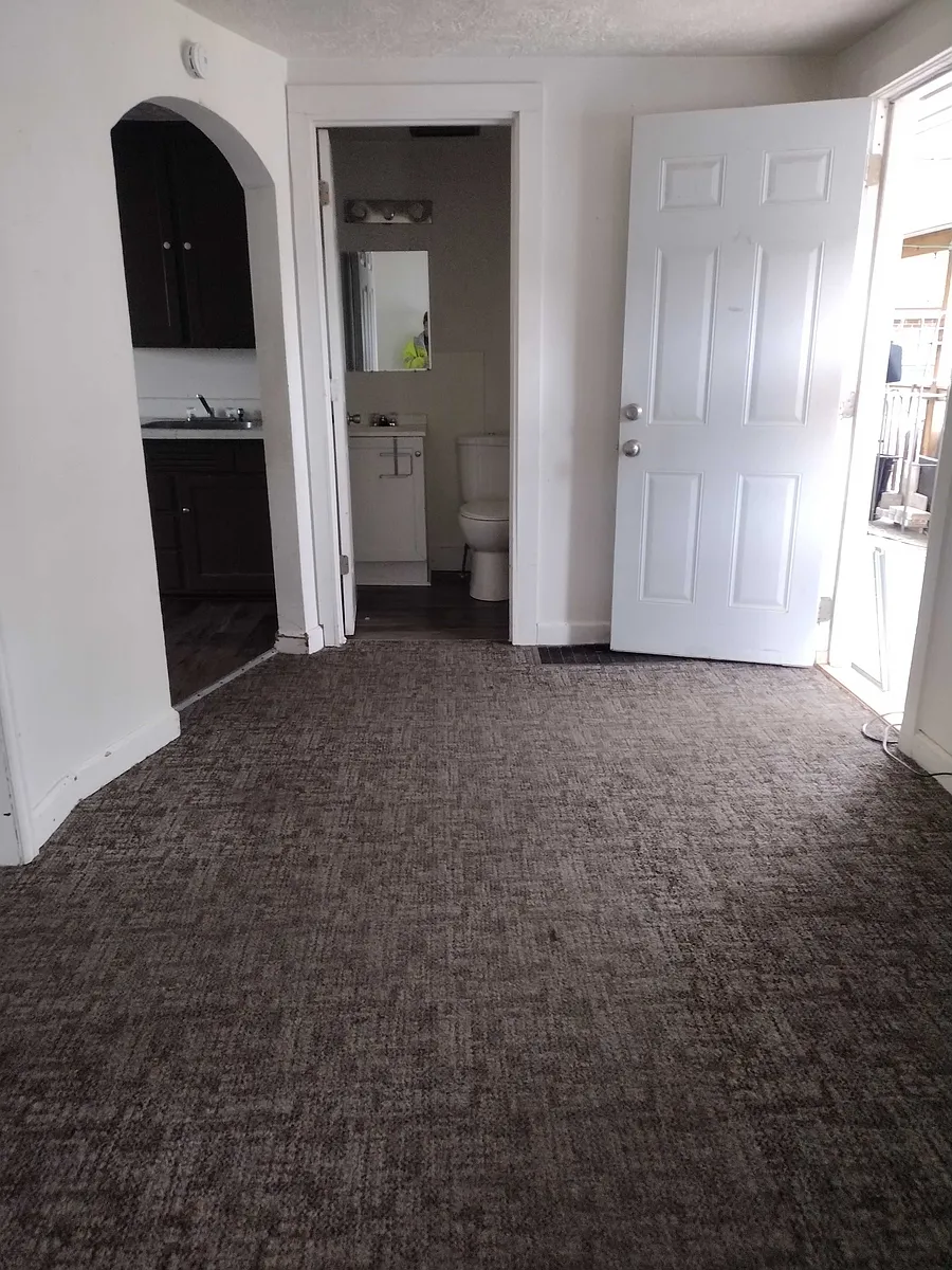 Building Photo - 208 S Duluth Ave #1