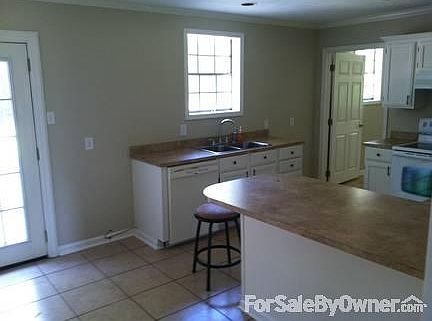 Kitchen, back view
						:
						khaki color walls (color on ad not real)
