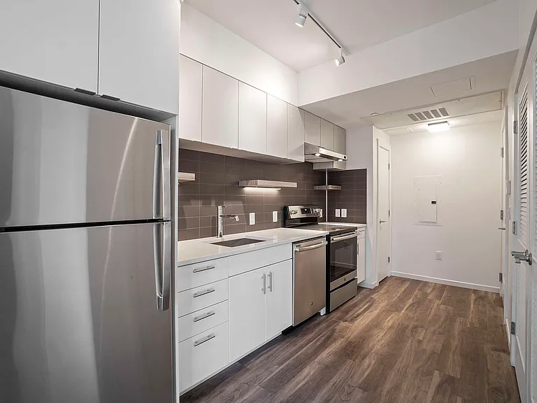 839 Beacon — Photo 10